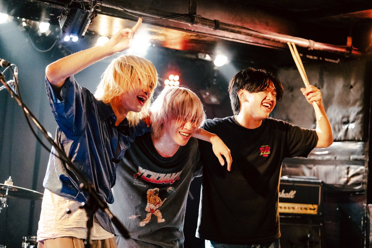 Arca imperf (@arcaimperf) on Twitter photo \\\重大発表!!!///
兼ねてよりArca imperfをサポートしてくれていたDr.こんのとBa.たけるが正式加入!
今日から3人でArca imperf!
よろしくお願いします!
<a href="/Takeru_arca/">たける/Arca imperf</a> <a href="/arcaimperf_drum/">こんの</a> <a href="/Atene_arca/">当音/Arca imperf</a>
📸 by <a href="/_a_k_i_000/">亜希</a> \\\重大発表!!!///
兼ねてよりArca imperfをサポートしてくれていたDr.こんのとBa.たけるが正式加入!
今日から3人でArca imperf!
よろしくお願いします!
<a href="/Takeru_arca/">たける/Arca imperf</a> <a href="/arcaimperf_drum/">こんの</a> <a href="/Atene_arca/">当音/Arca imperf</a>
📸 by <a href="/_a_k_i_000/">亜希</a>