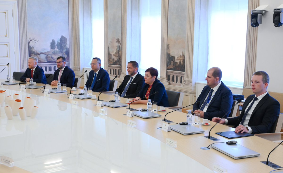 Andrej Plenković (@andrejplenkovic) on Twitter photo Čestitke <a href="/mfin_RH/">Ministarstvo financija Republike Hrvatske</a>, <a href="/Marko_Primorac_/">Marko Primorac</a> i svim zemljama potpisnicama na danas potpisanom Memorandumu o razumijevanju o suradnji na razvoju tržišta kapitala 🇭🇷 🇸🇮 🇸🇰 🇵🇱 🇲🇰 🇧🇬 🇷🇴 🇭🇺 !
✅Suradnja među osam zemalja srednje i jugoistočne Europe usmjerena je na:
1⃣. usklađivanje Čestitke <a href="/mfin_RH/">Ministarstvo financija Republike Hrvatske</a>, <a href="/Marko_Primorac_/">Marko Primorac</a> i svim zemljama potpisnicama na danas potpisanom Memorandumu o razumijevanju o suradnji na razvoju tržišta kapitala 🇭🇷 🇸🇮 🇸🇰 🇵🇱 🇲🇰 🇧🇬 🇷🇴 🇭🇺 !
✅Suradnja među osam zemalja srednje i jugoistočne Europe usmjerena je na:
1⃣. usklađivanje