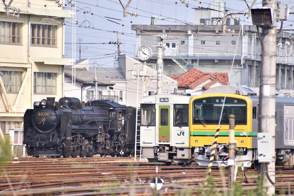2025/8/25
d51 498【構内試運転及び入換】
自身の都合上、入換しか見られませんでしたが、運用復帰へ順調に向かっているように感じました。