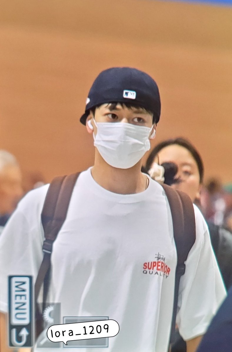 lora_1209's tweet photo. 250825 민호 인천공항 입국 

#샤이니 #민호 #최민호 #SHINee #Minho #ミンホ #崔珉豪 #珉豪 https://t.co/1YkXpyxFnk