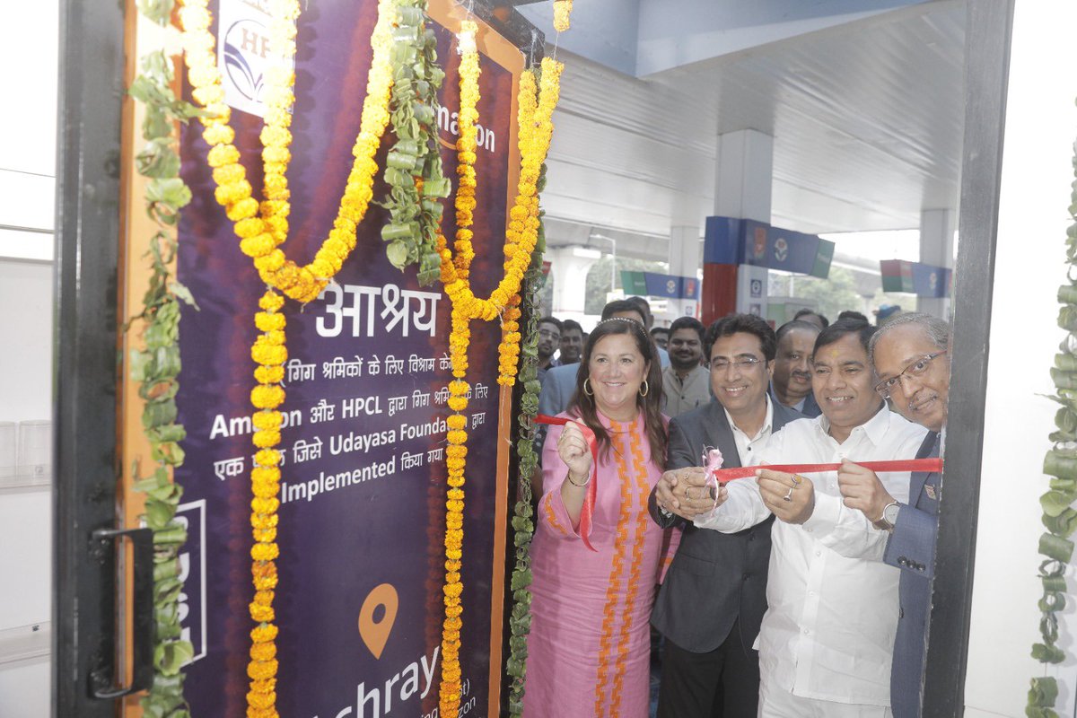 HPCL's tweet image. HPCL, in collaboration with Amazon India, is proud to support frontline gig-economy workers through Ashray Centres at our Retail Outlets. Amazon India has already launched 40 new centres nationwide, with the latest inaugurated at HPCL Retail Outlet, M/s Ashima Fuel Station,…