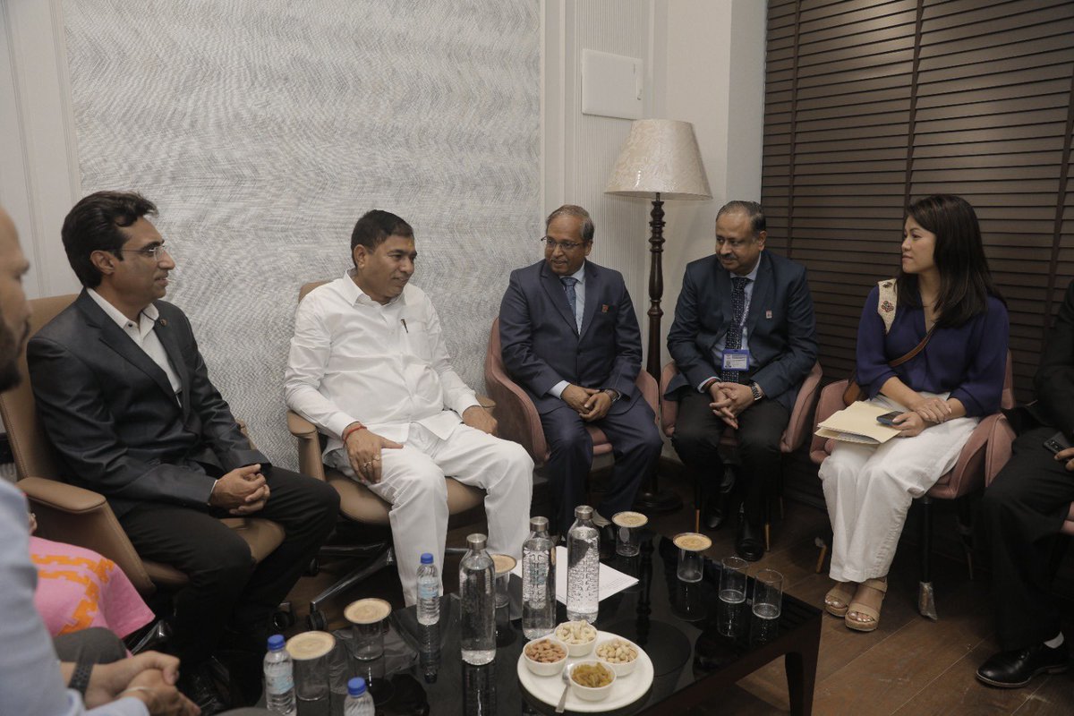 HPCL's tweet image. HPCL, in collaboration with Amazon India, is proud to support frontline gig-economy workers through Ashray Centres at our Retail Outlets. Amazon India has already launched 40 new centres nationwide, with the latest inaugurated at HPCL Retail Outlet, M/s Ashima Fuel Station,…