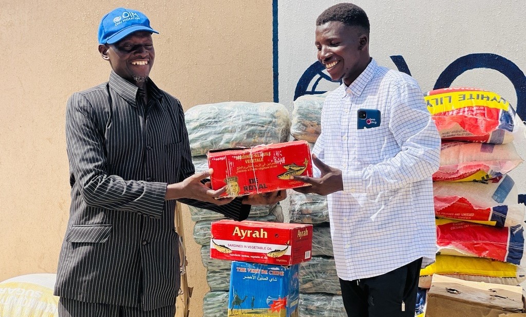 OIMNiger's tweet photo. 🤝En appui aux autorités locales🇳🇪, avec le soutien de l’UE 🇪🇺 & de l’Italie 🇮🇹 via les programmes #MPRR & #ITALIAN, l’OIM Niger à remis des kits de réintégration à 19 migrants nigériens de retour.
🎯 Objectif : initier des AGR et favoriser une réintégration durable. https://t.co/OqQ0mllcFH