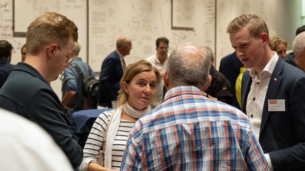 👋 We beginnen het nieuwe politieke seizoen met een nieuwe #PratenmetdeStaten. Wil je als inspreker iets meegeven aan Statenleden of met hen in gesprek? 

👉 Aanmelden en meer info vind je hier: provincialestatenutrecht.nl/doe_mee_/prate…