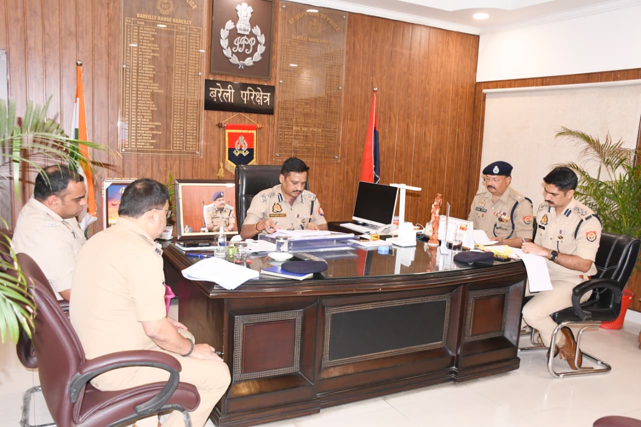 बरेली में डीआईजी की समीक्षा बैठक, हत्या-लूट और दुष्कर्म के मामले में कड़ी कार्रवाई के निर्देश