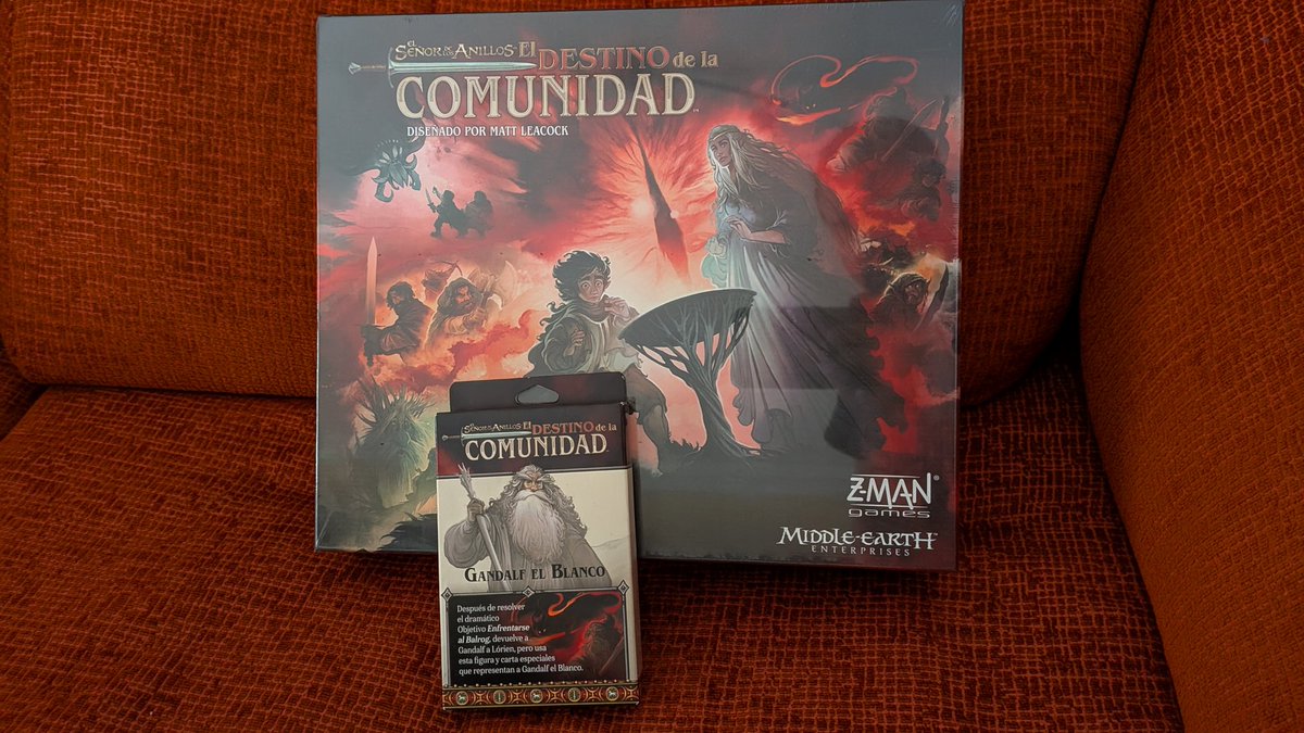 RefugioMeeple's tweet image. Hacía meses que no compraba ninguna novedad. Pandémic y ESDLA merecían que rompiese mi celibato.