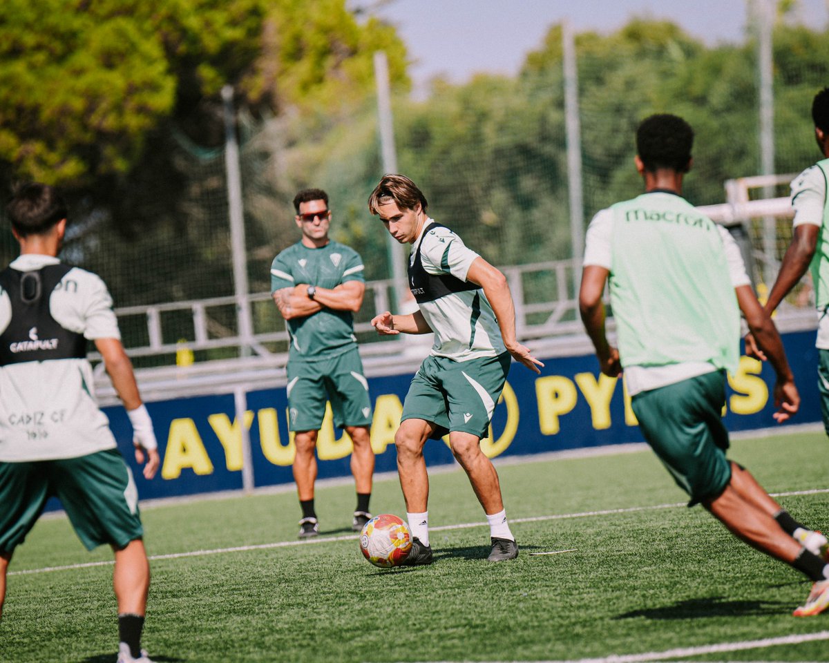 💪 ¡Trabajo, constancia y entrega!

🔛Comienza una nueva sesión de entrenamiento en la Ciudad Deportiva.