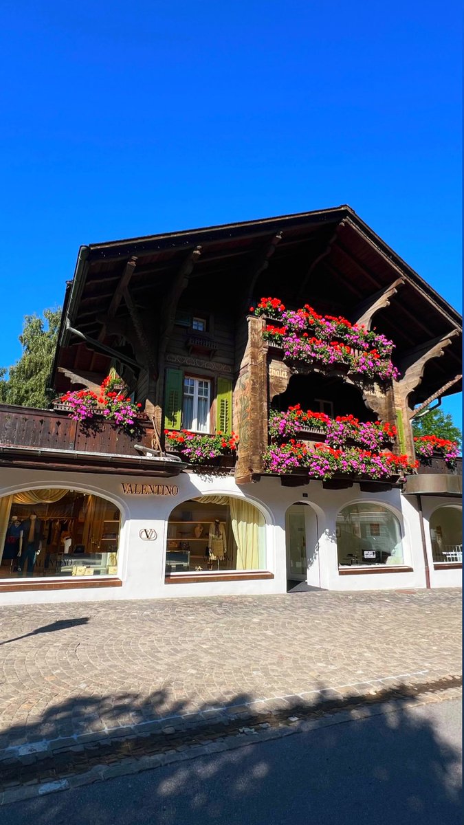 غشتاد قرية الأثرياء والملوك أجمل سنتر في سويسرا يضم البراندات العالمية ..آنصحكم بزيارتها 👍🇨🇭