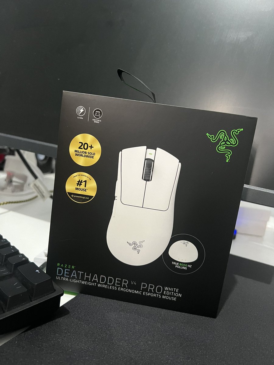 Yooo thankyou <a href="/Razer/">R Λ Z Ξ R</a> <a href="/itsbellorie/">bel 🏆👻</a> for sending the beast mouse DEATHADDER V4, 1000% WWWWW mouse