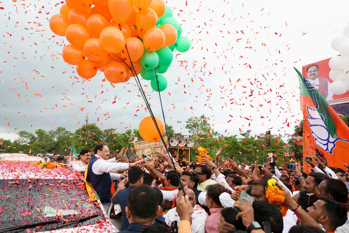 Office of JP Nadda (@officeofjpnadda) on Twitter photo माननीय भाजपा राष्ट्रीय अध्यक्ष एवं केंद्रीय मंत्री श्री <a href="/JPNadda/">Jagat Prakash Nadda</a> जी के आज जबलपुर, मध्य प्रदेश पहुंचने पर मुख्यमंत्री श्री <a href="/DrMohanYadav51/">Dr Mohan Yadav</a> जी, प्रदेशाध्यक्ष श्री <a href="/Hkhandelwal1964/">Hemant Khandelwal</a> जी, अन्य <a href="/BJP4MP/">BJP Madhya Pradesh</a> पदाधिकारी और कार्यकर्ताओं द्वारा स्वागत किया गया। माननीय भाजपा राष्ट्रीय अध्यक्ष एवं केंद्रीय मंत्री श्री <a href="/JPNadda/">Jagat Prakash Nadda</a> जी के आज जबलपुर, मध्य प्रदेश पहुंचने पर मुख्यमंत्री श्री <a href="/DrMohanYadav51/">Dr Mohan Yadav</a> जी, प्रदेशाध्यक्ष श्री <a href="/Hkhandelwal1964/">Hemant Khandelwal</a> जी, अन्य <a href="/BJP4MP/">BJP Madhya Pradesh</a> पदाधिकारी और कार्यकर्ताओं द्वारा स्वागत किया गया।