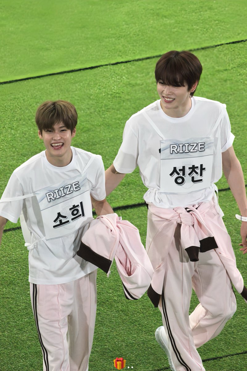 urrmygift's tweet image. 250825 아육대

밤똘즈 ㄱㅇㅇ...😚

#성찬 #SUNGCHAN #ソンチャン 
#RIIZE #라이즈