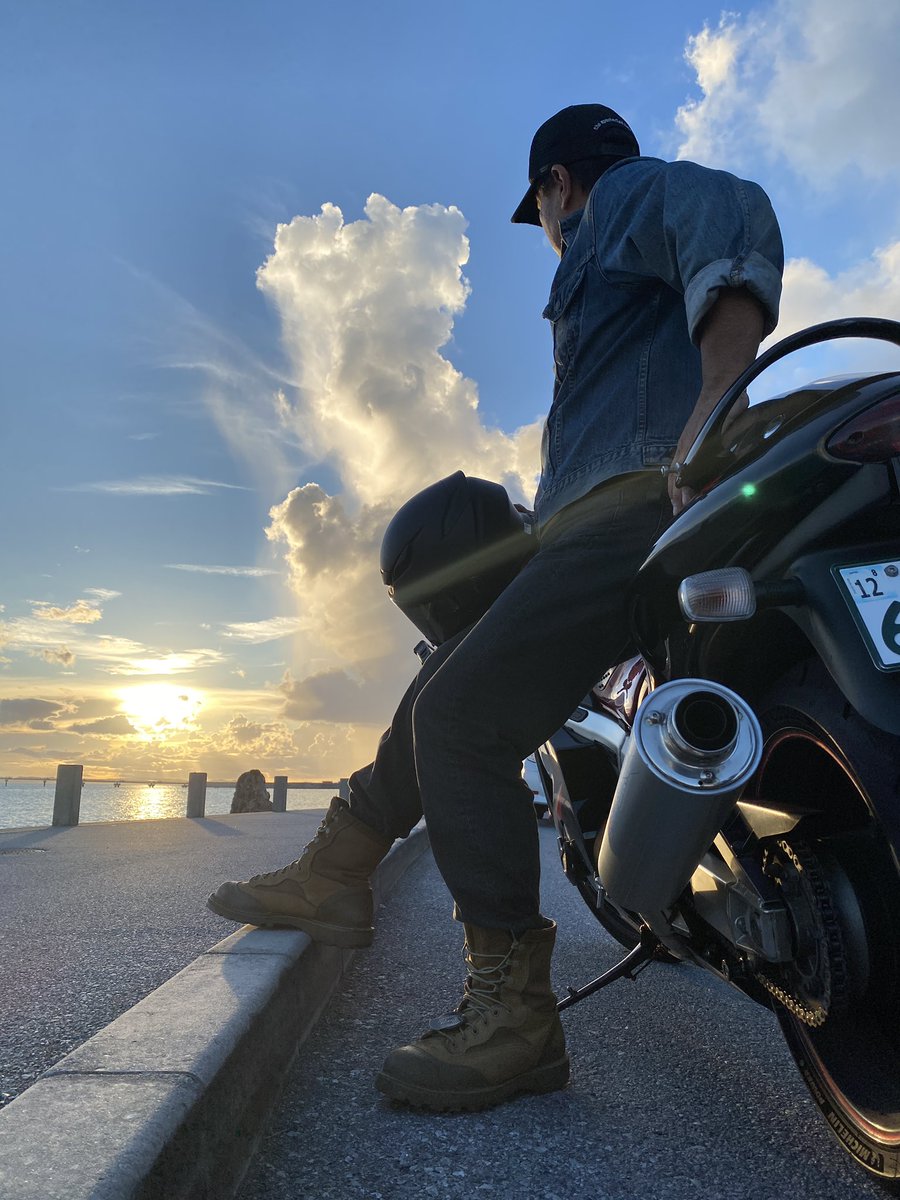 RyukyuRider's tweet image. 隼でツーリング
からの瀬長島で夕陽🌇

#瀬長島 #夕陽