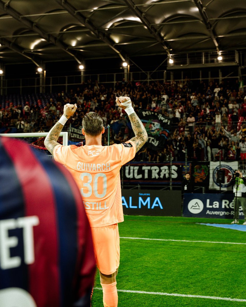 CF63_actu's tweet photo. Bonne semaine à tous ! 🌋🌋🌋🔴🔵

[📸: @ClermontFoot ] https://t.co/BHeXtlxacy