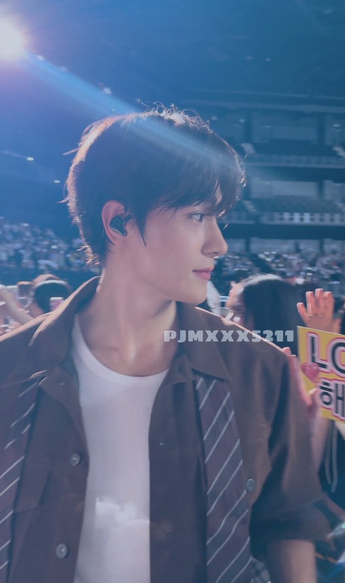 남친짤,,, 🎁
20250824 
#이재현 #현재 #ヒョンジェ
#더보이즈 #THEBOYZ #ドボイズ