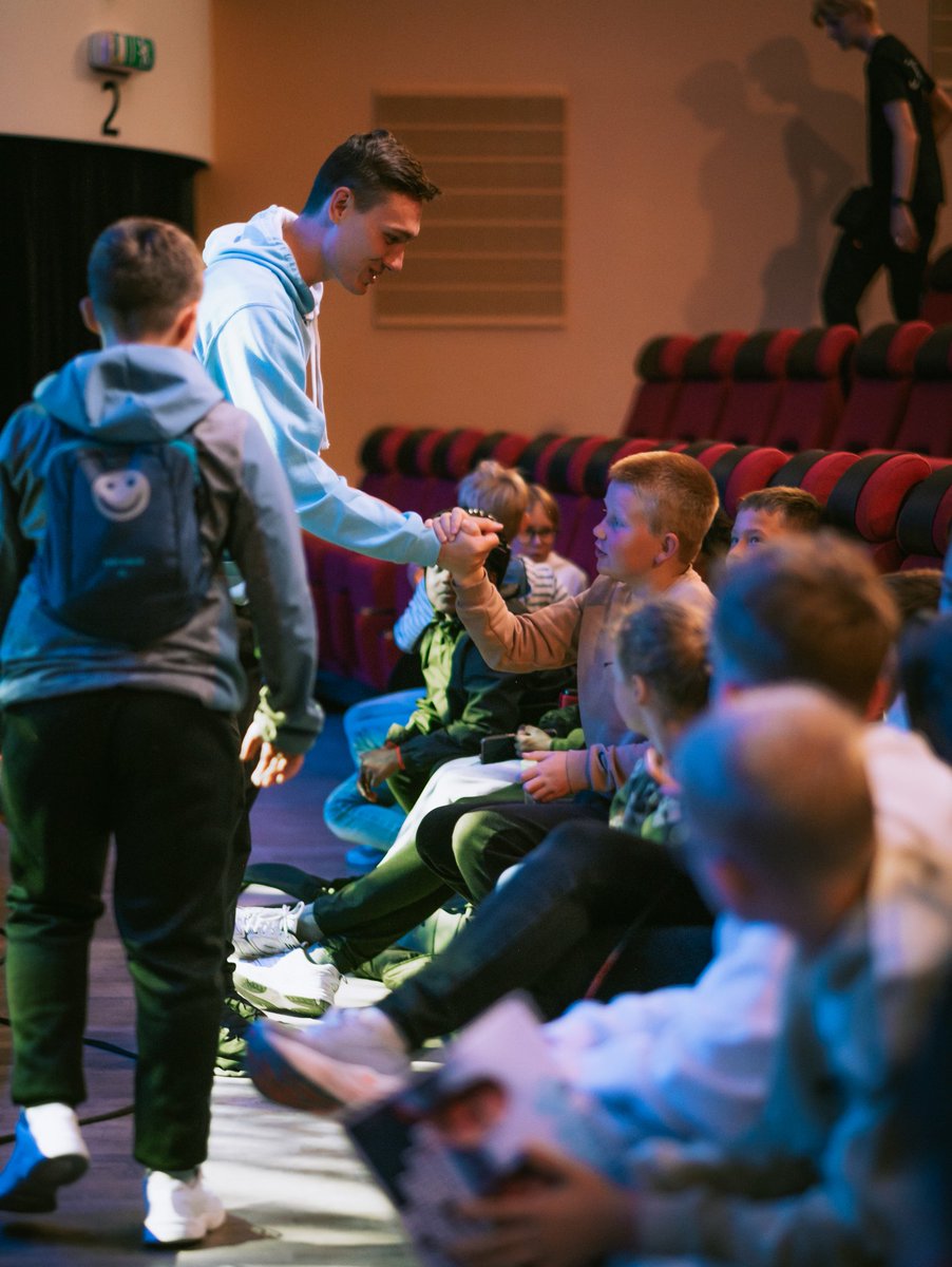 Pro players 🤝 local youth