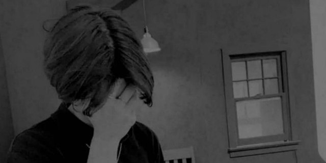 وَما زُلتُ في رَيعِ الشَبابِ وَإِنَّما
يَشيبُ الفَتى في العِراقِ قَبلَ أَوانِ