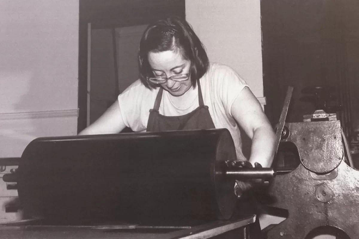 Pilar Dolz: "El grabado juega con la sorpresa" valenciaplaza.com/libros-comic-v…