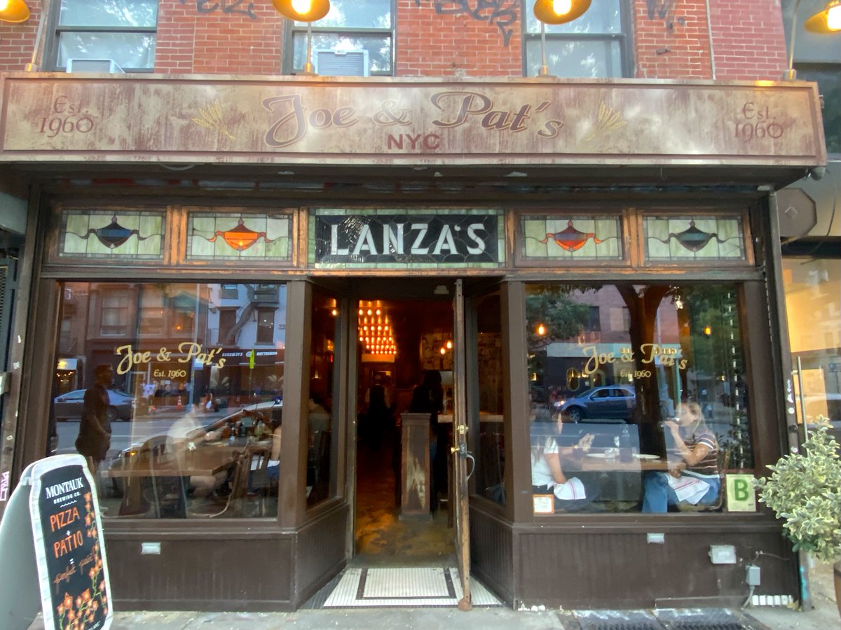 An East Village ghost sign is a reminder of the neighborhood's Italian immigrant past ephemeralnewyork.wordpress.com/2025/08/25/an-…