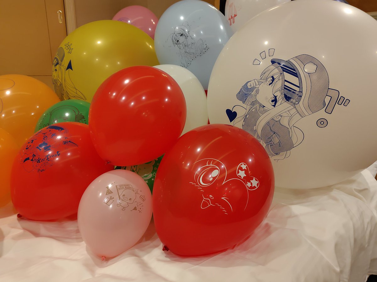 外は暑いのでは涼しい部屋で
マターリヽ(´ー｀)ノ🎈🎈