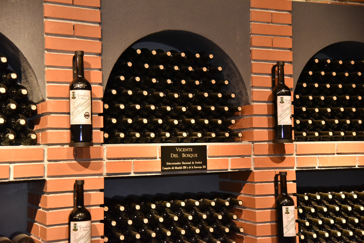 ¿Te apetece una visita? ¡Te esperamos encantados! Abrimos las puertas de nuestra #bodega en #Peñafiel para que conozcas nuestra pasión por lo que hacemos.
💻 enoturismo.bodegasprotos.com/reserva/visitas