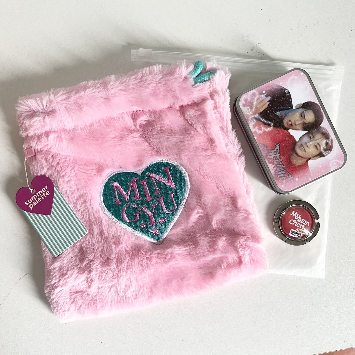 mingyu feather candy pouch 👛💗🪽