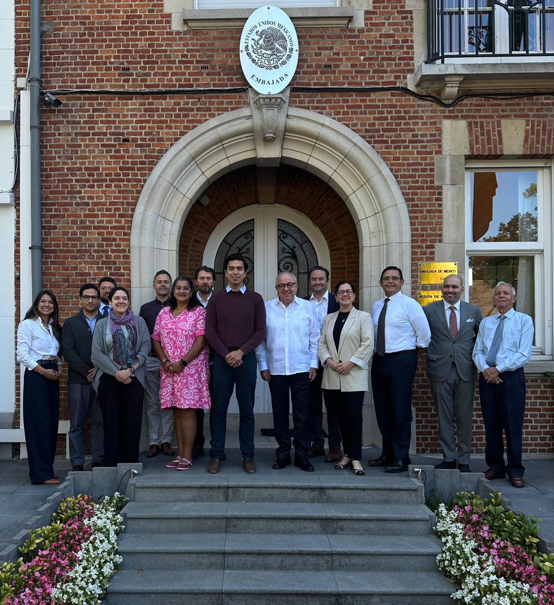 Muy orgullosos de @AndresMorett, empleado local en @EmbaMexBel, quien aprobó el examen de ingreso al #ServicioExteriorMexicano.

Celebramos su intención de ingresar al #SEM y le deseamos mucho éxito en la siguiente etapa que está por comenzar en la <a href="/SRE_mx/">Relaciones Exteriores</a>

#OrgulloSEM #SEM