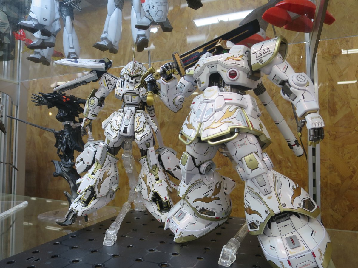 店内展示完成見本更新
今回のオラザクに応募作品のドム（キシリアガード）
前回製作のマラサイと対になるととても強そう！
前衛マラサイ、後衛ドムな感じかな？
これは鉄壁ガード！是非店内でご覧くださいませ。