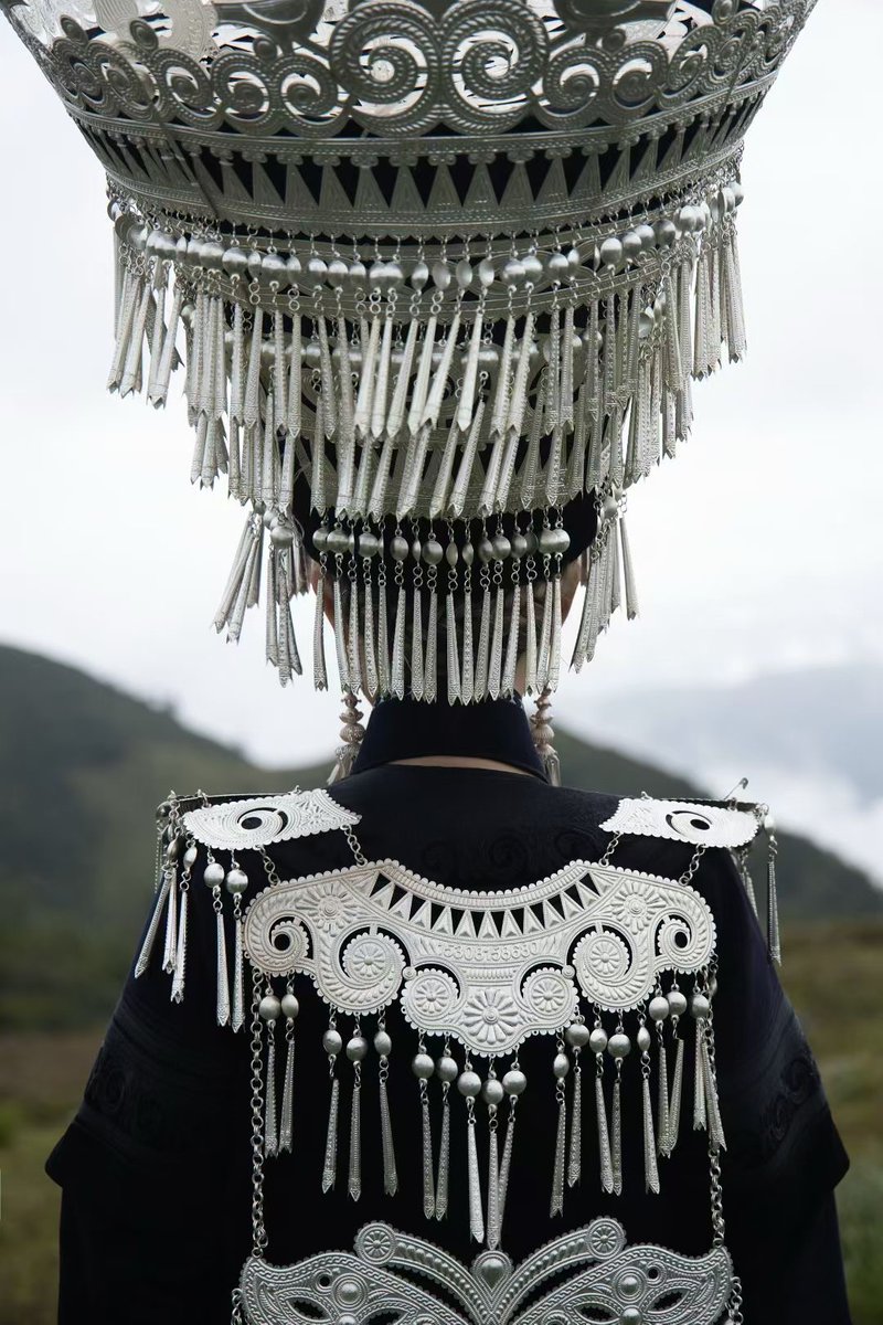 For Yi #ethnic group, silver represents good luck and happiness, and therefore Yi people like wearing various #silver accessories including earrings, necklaces, bracelets, etc. Yi’s technique of making silver #accessories was listed as a national #intangibleculturalheritage