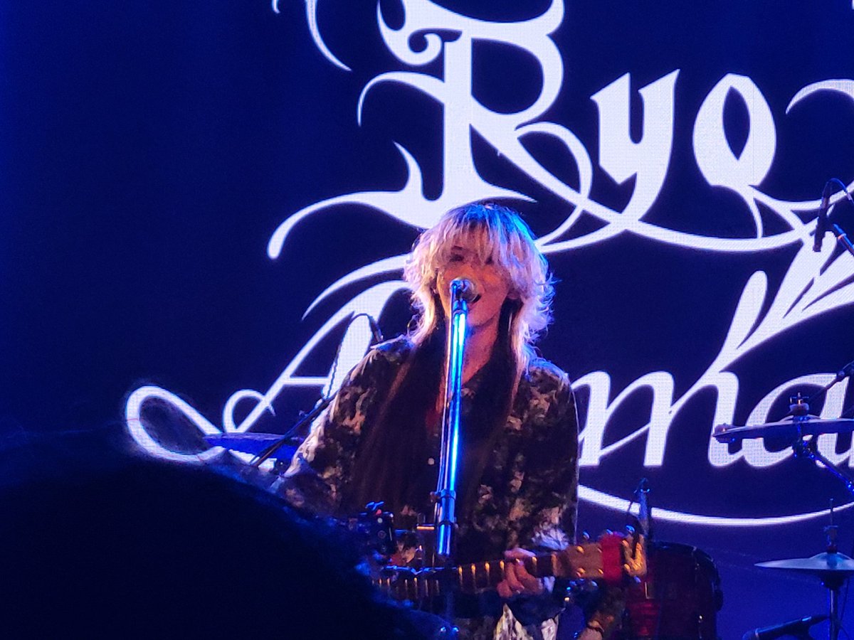 今夜もスタート！
ここ２週間近畿を駆け巡り本日帰還の荒牧リョウ(@xxryoaramakixx)
複数のアンプ、エフェクター、そしてグルーヴ溢れるギタープレイと唄はドラムもベースも聴こえる様な1人バンド状態！
9/7(日)は新宿SACT!にてオールリクエストワンマンライブ！
チケット→ x.gd/SWx4C