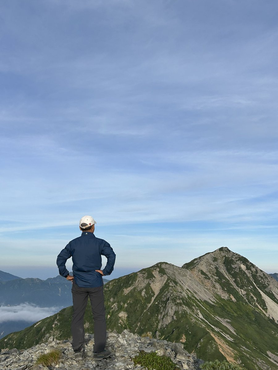 またまた山に出掛けてほったらかしのだった芝生。反省込めて11回目20ミリWで芝刈り。前回も今回もテント場で熊騒動。もうどこでも出る。怖い〜😨＃芝生 ＃TM9  ＃北アルプス ＃針ノ木岳・蓮華岳 ＃テント場に熊