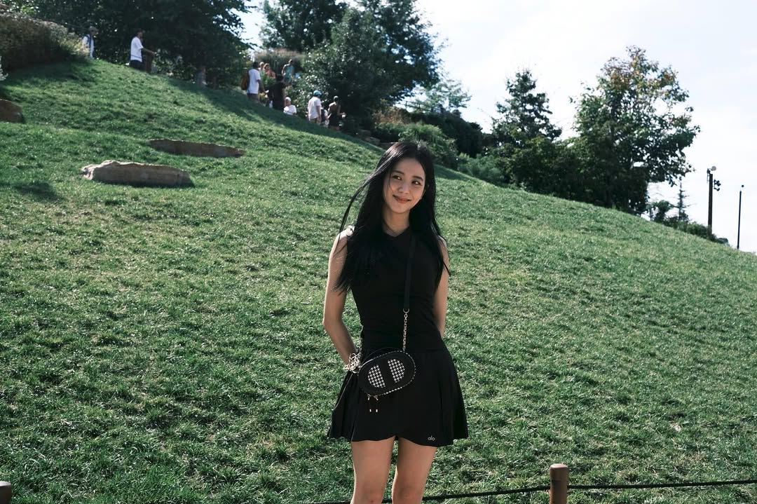 CRESCENTJS's tweet photo. some of jisoo's prettiest film camera shots 📸 https://t.co/408zudMTNt