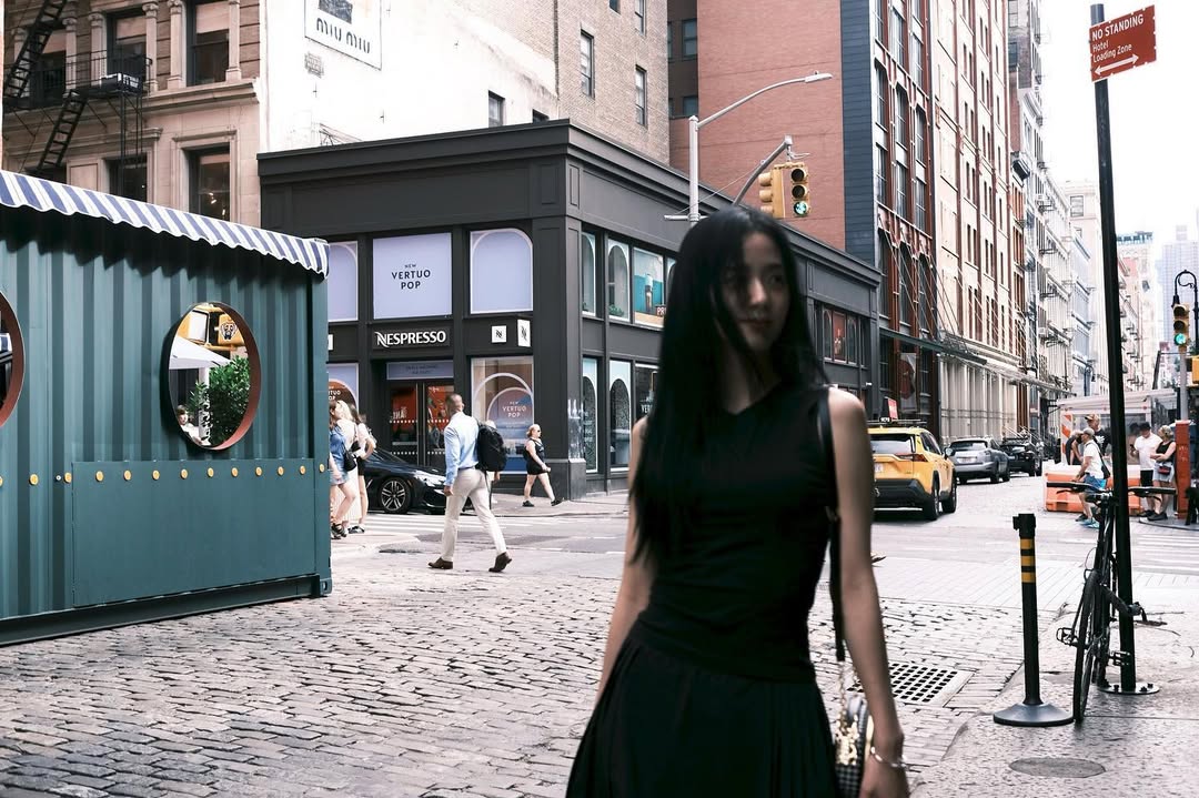 CRESCENTJS's tweet photo. some of jisoo's prettiest film camera shots 📸 https://t.co/408zudMTNt