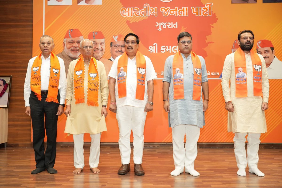 CRPaatil's tweet photo. આવો સેવા પખવાડિયાને સફળ બનાવીએ !!! 

આપણાં સૌનાં લોકલાડીલા અને વિશ્વપુરૂષ માનનીય પ્રધાનમંત્રી શ્રી @narendramodi સાહેબનાં જન્મદિવસ નિમિત્તે 17મી સપ્ટેમ્બરથી 2જી ઓકટોબર દરમિયાન યોજાનારા સેવા પખવાડિયા સંદર્ભે આજે પ્રદેશ કાર્યાલય શ્રી કમલમ ખાતે પ્રદેશ સંગઠન મહામંત્રીશ્રી રત્નાકરજીની વિશેષ ઉ૫સ્થિતિ વચ્ચે બેઠક યોજી-આ સેવા પખવાડિયાને સફળ બનાવવા સૌને આહવાન કર્યું અને જરૂરી સૂચનો અને માર્ગદર્શન પાઠવ્યા.