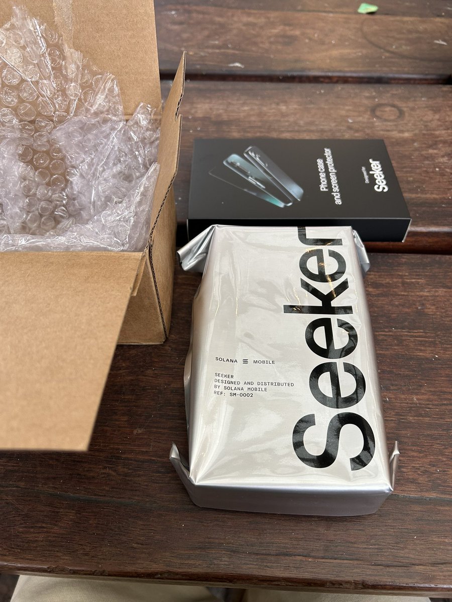 Finally got my <a href="/solanamobile/">Seeker | Solana Mobile</a> seeker 🙌🏻 

Solana season lfg 😎🔥