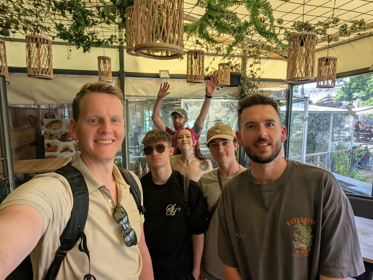 Live now (Twitch &amp; Youtube) with more PNW adventures w// <a href="/M1NDR/">M1NDR</a> 

PFA: throwback to the photobomb