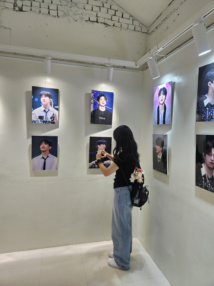 #오늘은_도운이의_축제
#DDD_FESTIVAL
<a href="/DDD_Festival/">D.D.D FESTIVAL</a> 
진짜 너무너무너무 맘에 들었던 카페..♥︎
오늘 내 최애카페>.<
전시회부터 럭드 포토부스 다 맘에 들었던,,
저 피크닉매트도 당첨됐어요 소곤소곤 히히