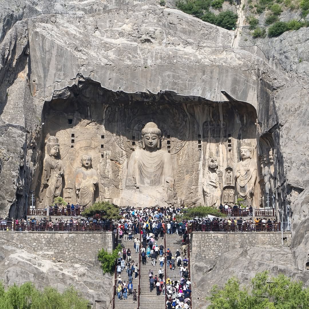 AmbCina's tweet photo. 美丽中国 - BEAUTIFUL CHINA
Le Grotte di #Longmen, a #Luoyang, custodiscono oltre 2.300 grotte e nicchie, quasi 110.000 statue buddiste, 80 stupa e 2.800 iscrizioni scolpite nella roccia. https://t.co/lsXNQOeSLJ