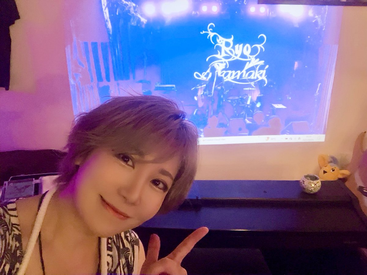 今日は配信でワイサイ<a href="/WildSideTokyo/">WildSideTokyo</a> のライブ観てる！
これめっちゃ贅沢じゃん、、

荒牧姐さん歌うめえ