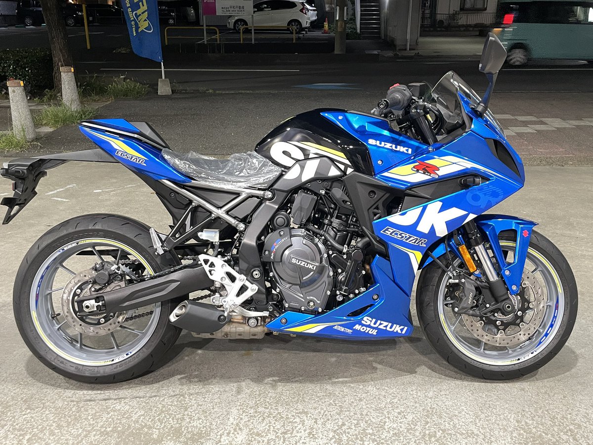 SUZUKI GSX-8R 新車で製作しました。 価格や詳細は後ほど