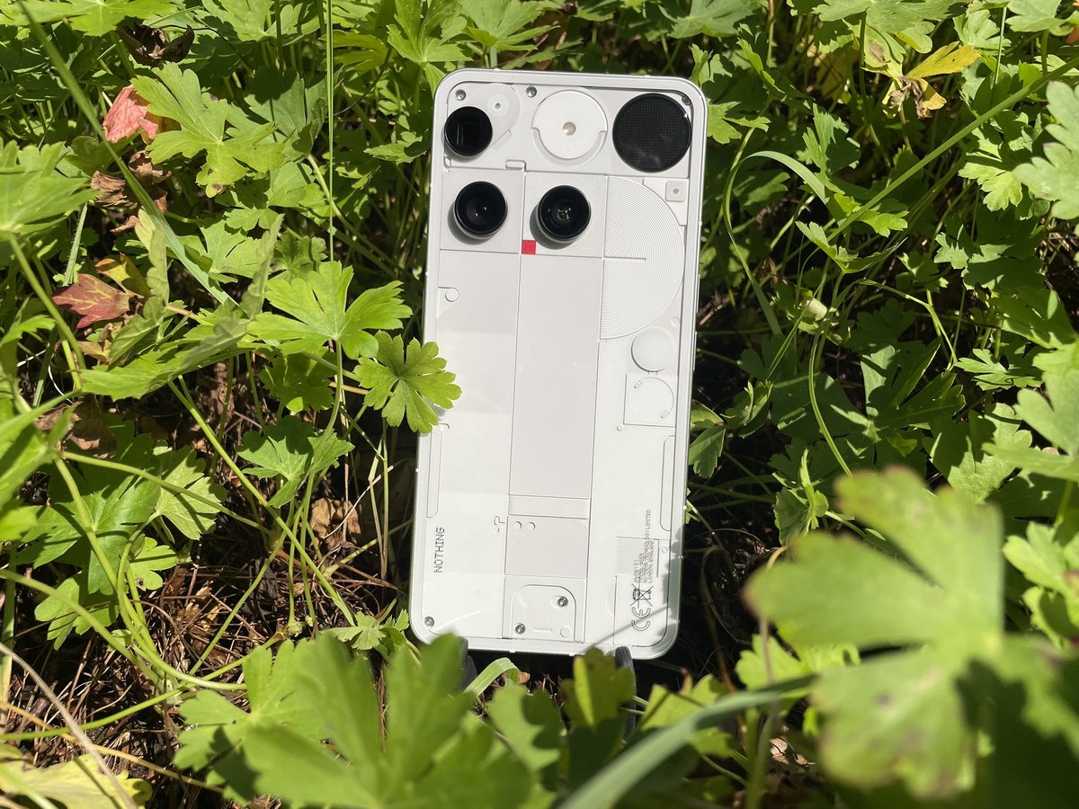 notebookcheck's tweet image. Oberklasse-Hardware kombiniert mit konkurrenzlosem Design und Zweit-Display - Test Nothing Phone (3) Smartphone dlvr.it/TMgYxK #Smartphone #NothingPhone3 #HighEnd #Technologie #Android