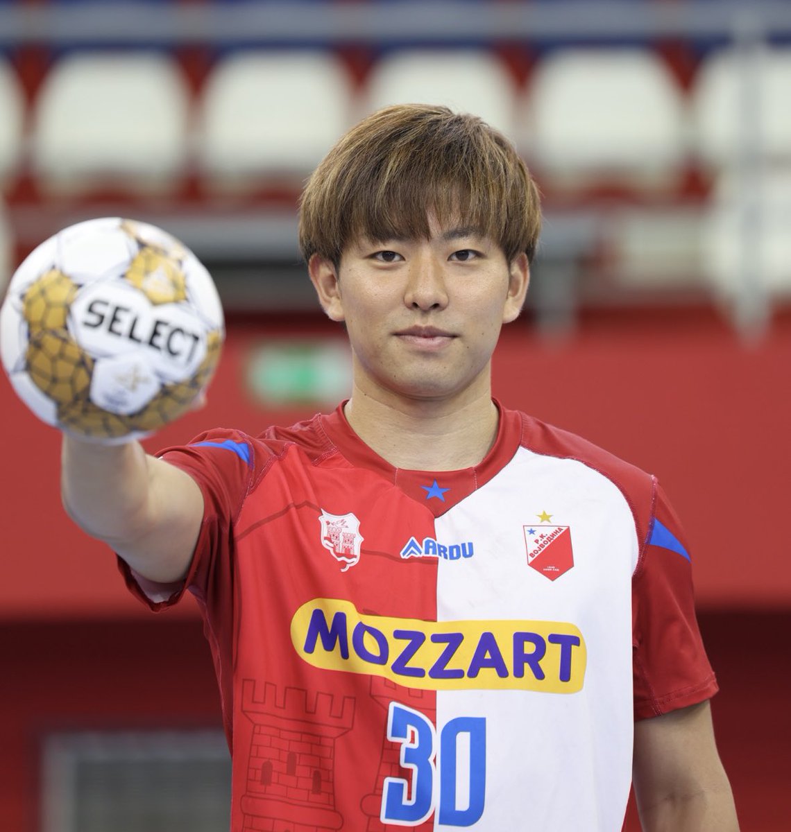yugahand's tweet photo. 2025-26 season⚪️🔴

9月から新シーズンが始まります！
新しいチーム新しい国でのシーズン楽しんで頑張ります！💪 https://t.co/imrEF2TOTx