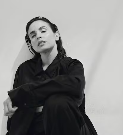 "Hay que estar muy ciego o ser muy inconsciente para no ver lo pequeños que somos".
Verónica Echegui.
DEP.
Joder....
#VeronicaEchegui #cine #actriz