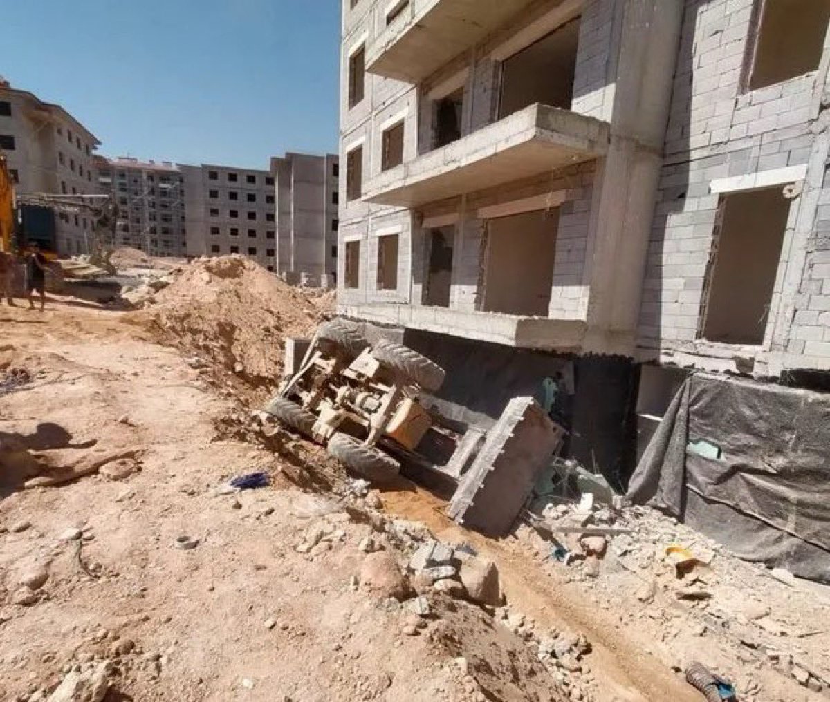 Malatya’da şantiyede iş makinesi devrildi! 1 ölü

Yeşilyurt İkizce’de şantiye alanında iş makinesinin devrilmesi sonucu 24 yaşındaki operatör hayatını kaybetti.