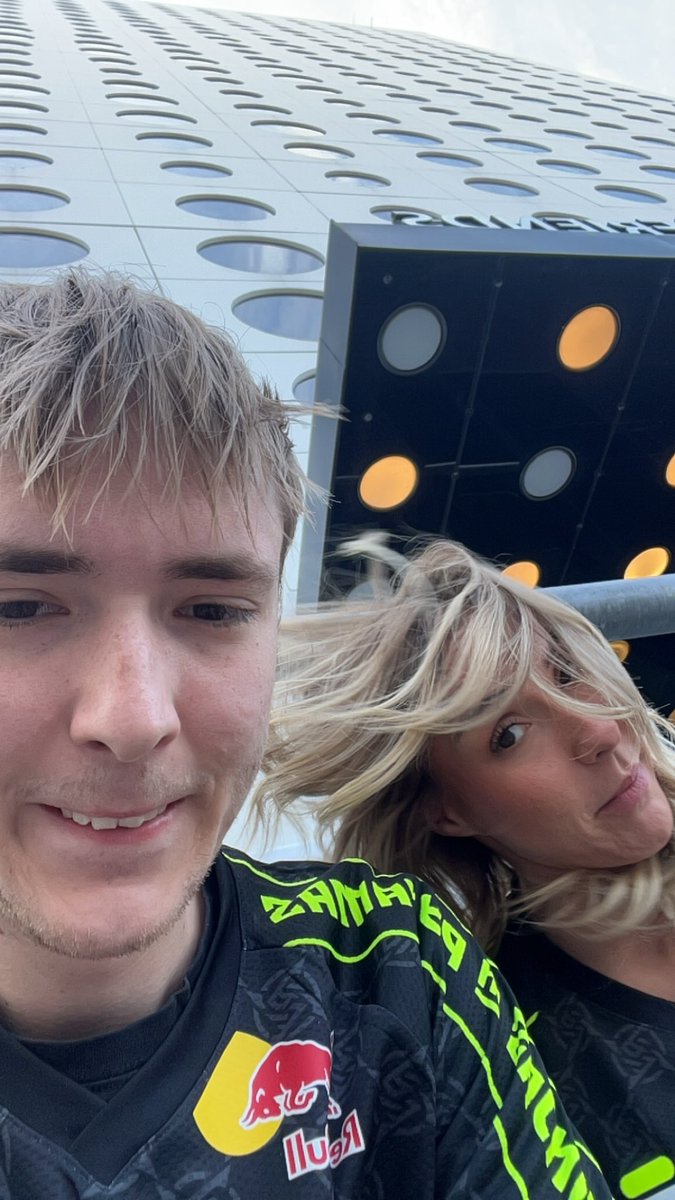 Happy birthday to my beautiful girlfriend <a href="/Rendaya_/">Rendaya🦋</a> 🥰