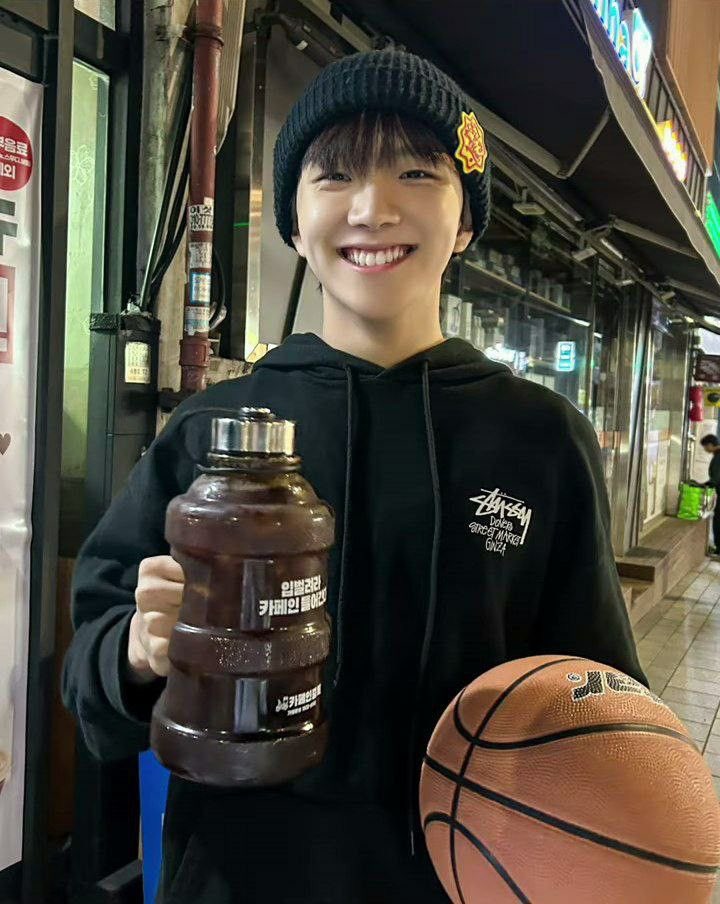 #비계친구함

비계에서 더 조잘조잘 많이 떠들고 있어요..
그러니까 저랑 비계친 하실 분은 맘 눌러주세요~!!
