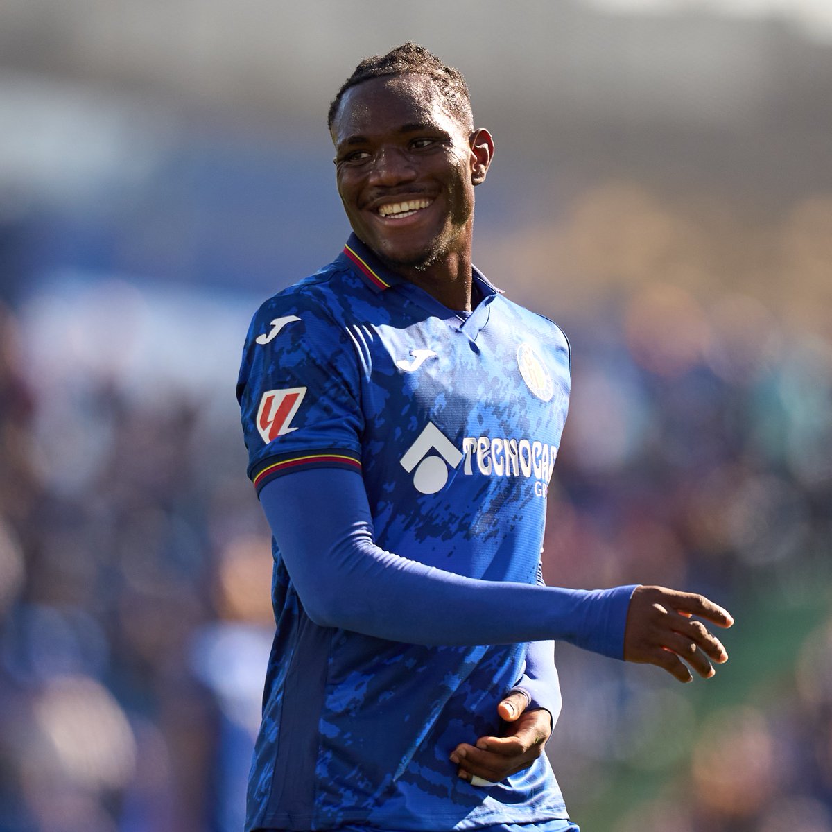 👏🏼🔵🇳🇬 A todo esto, a Uche hay que hacerle un monumento. Ha currado como el que más, ha aprendido todo lo que ha podido de Bordalás y era el primero que se quería quedar en Getafe.

Para colmo, con su salida en camino, se planta en Sevilla y quiere jugar. Mis dieces.