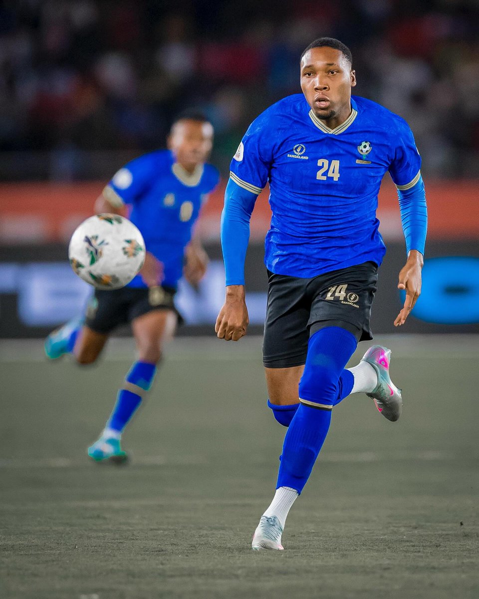 Mchezaji Wa Yanga mzize ameongeza mkataba wa kuendelea kuitumia yanga mpaka mwaka 2028 Mzize ameongezewa mshahara mara nne ya anao lipwa sasa . Na amepewa usafiri wa gari yenye thamani ya 85 Mpya. Kiufupi ni kuwa mzize ataendelea kukiwasha jangwani mpaka 2028.