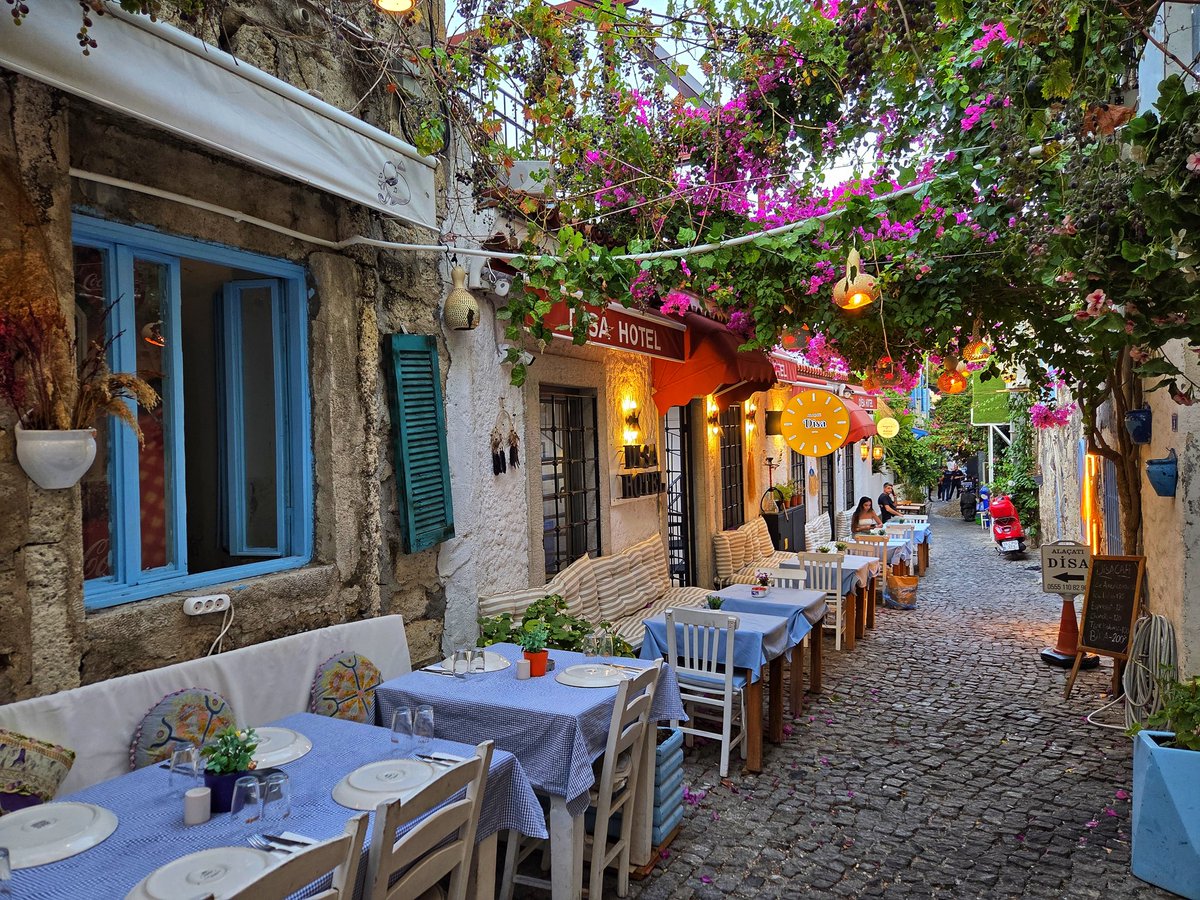 Alaçati ha sido una de las grandes sorpresas del viaje a Turquía por sus aninadas calles y sus playas🥰