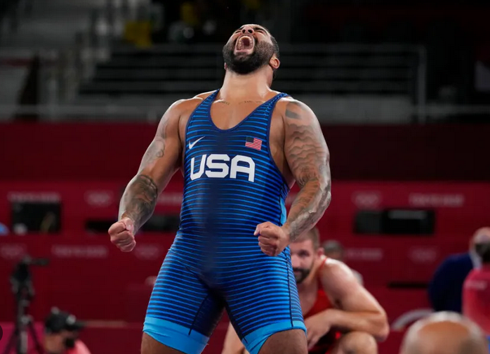 NEHA_DUT's tweet photo. 🥇 Olympic gold medalist Gable Steveson is making his MMA debut!
📅 Sept 12, 2025 | 🏟️ LFA | 📍 Minnesota
👊 Opponent: Braden Peterson

From WWE &amp; NFL trials to the cage — can he follow the path of Cormier &amp; Cejudo?

#MMA #GableSteveson #LFA #UFCFuture #WrestlingToMMA https://t.co/RJSvlf5cj0