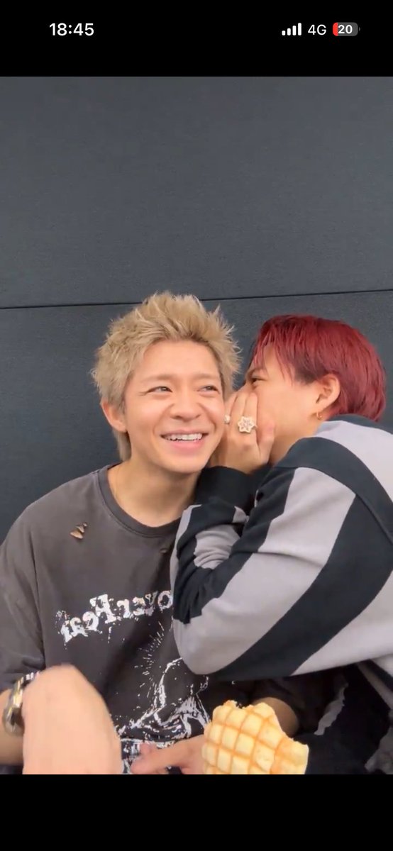 1254abcdg's tweet photo. 2人のこしょこしょ話可愛すぎ、、🤦🏻‍♀️💘💘💘
#Number_i #平野紫耀 #岸優太 https://t.co/R2DW6eun2D